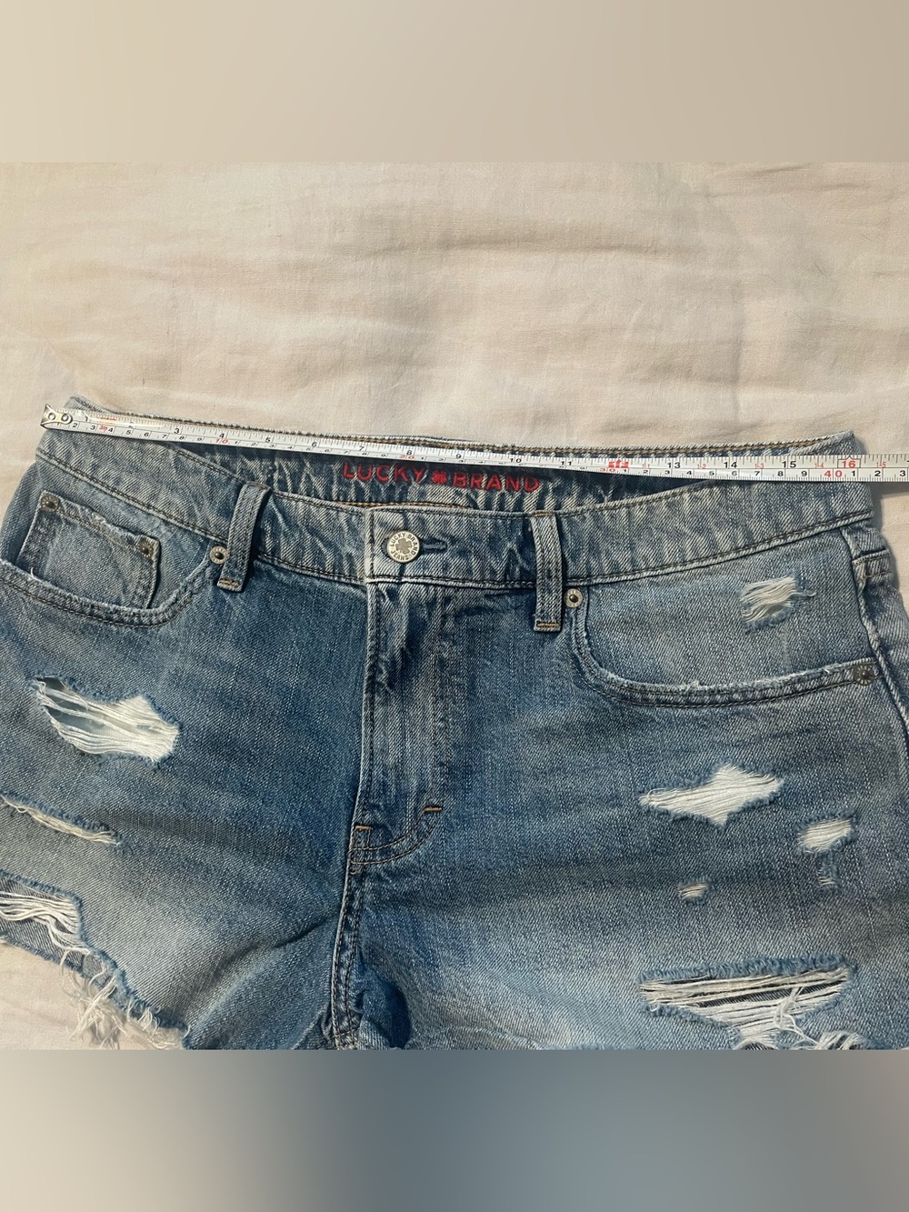 Lucky Brand Mid Rise Festival Denim Shorts in Gone Surfin’ Wash Sz 30 - Picture 11 of 13